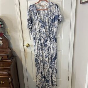 GiGio Blue and White Tie-Dye V-Neck Maxi Dress